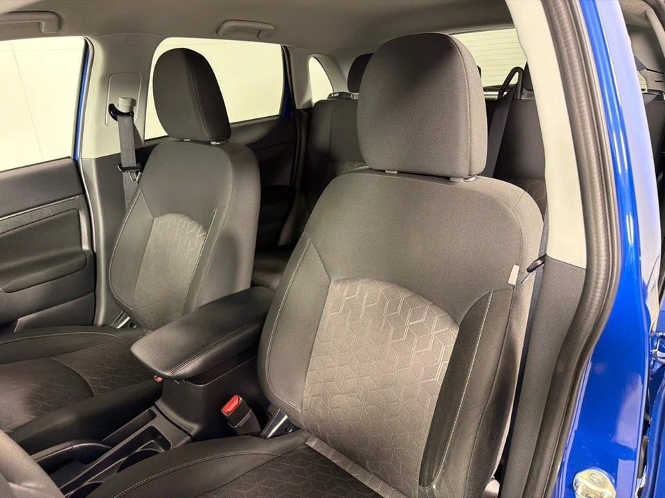 2021 Mitsubishi Outlander - Image 11 of 21