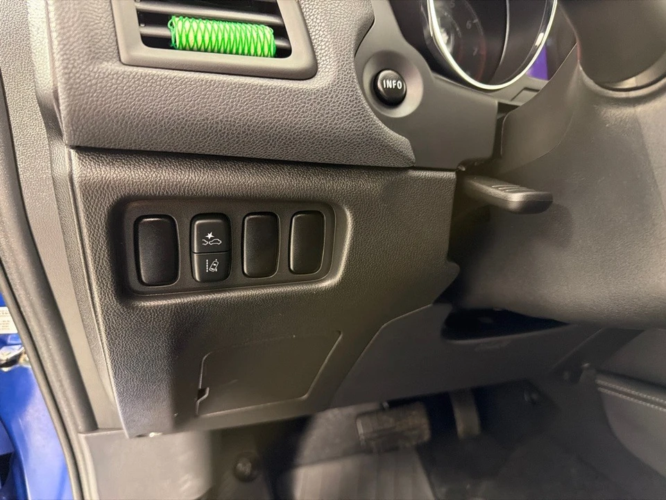 2021 Mitsubishi Outlander - Image 12 of 21