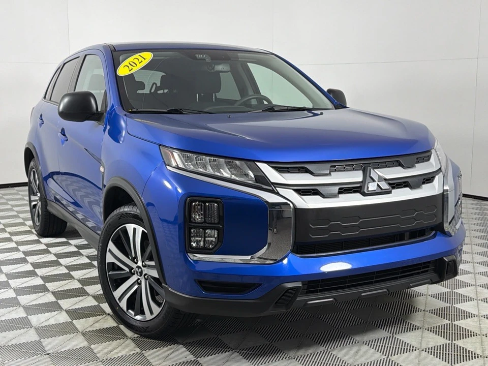 2021 Mitsubishi Outlander - Image 2 of 21