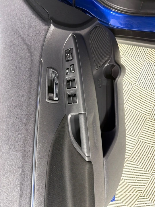 2021 Mitsubishi Outlander - Image 9 of 21
