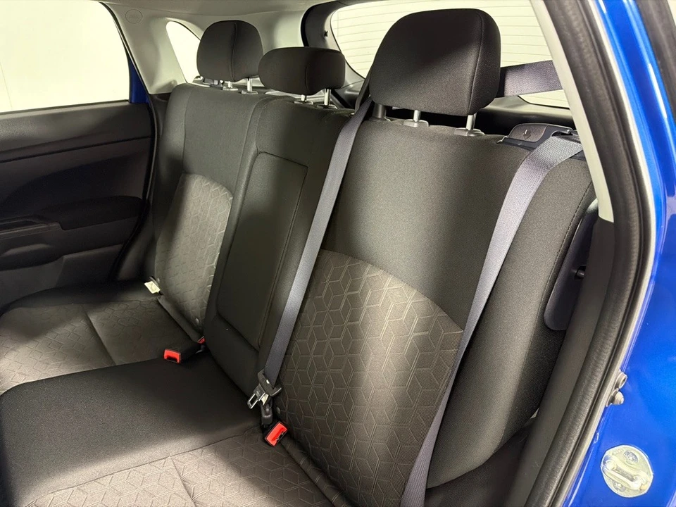 2021 Mitsubishi Outlander - Image 18 of 21