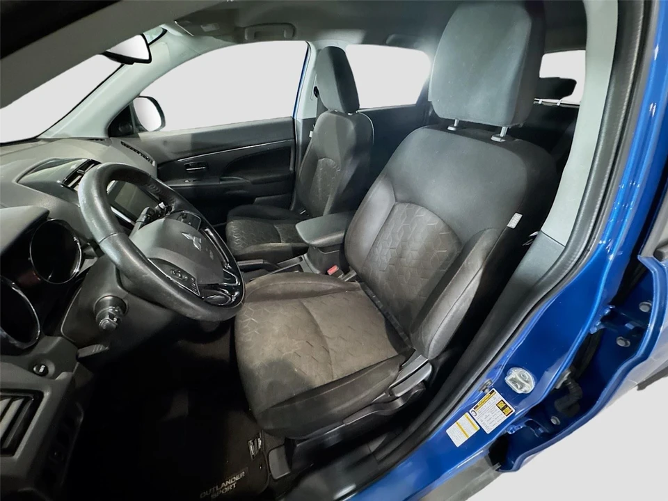 2021 Mitsubishi Outlander - Image 10 of 16