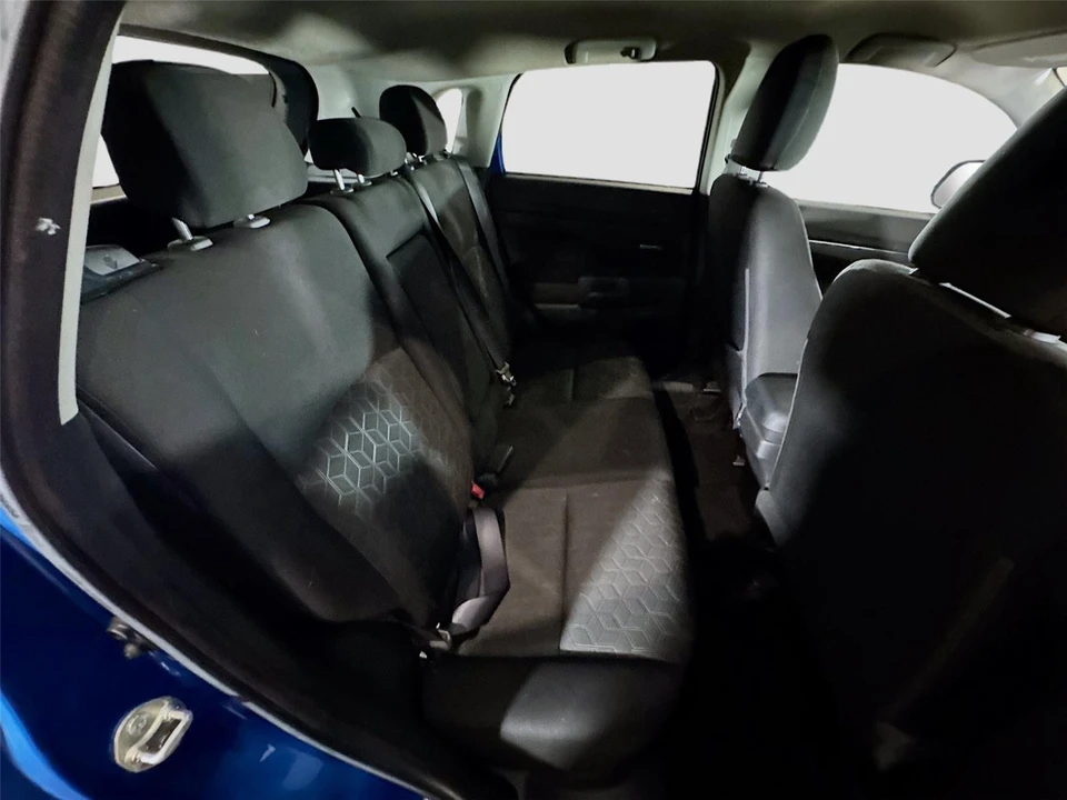2021 Mitsubishi Outlander - Image 13 of 16