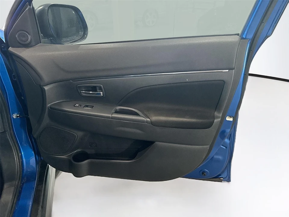 2021 Mitsubishi Outlander - Image 14 of 16