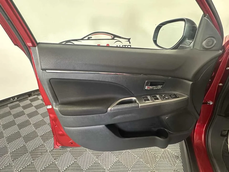 2021 Mitsubishi Outlander - Image 17 of 21
