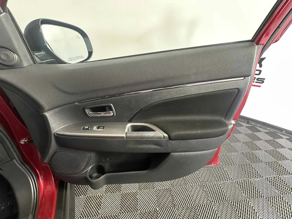 2021 Mitsubishi Outlander - Image 18 of 21
