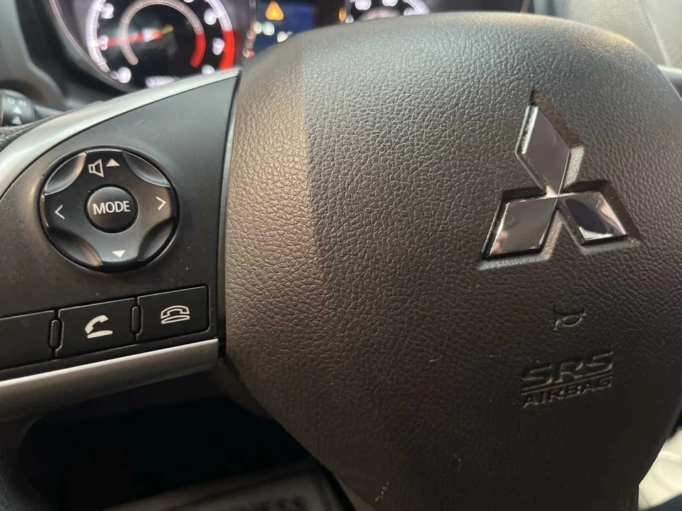 2021 Mitsubishi Outlander - Image 12 of 21