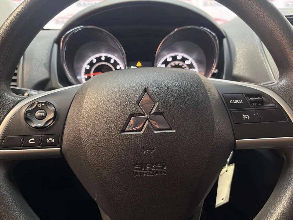 2021 Mitsubishi Outlander - Image 8 of 21