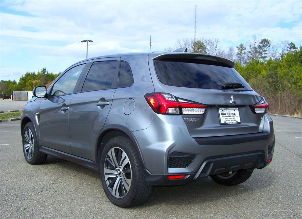2021 Mitsubishi Outlander - Image 2 of 12