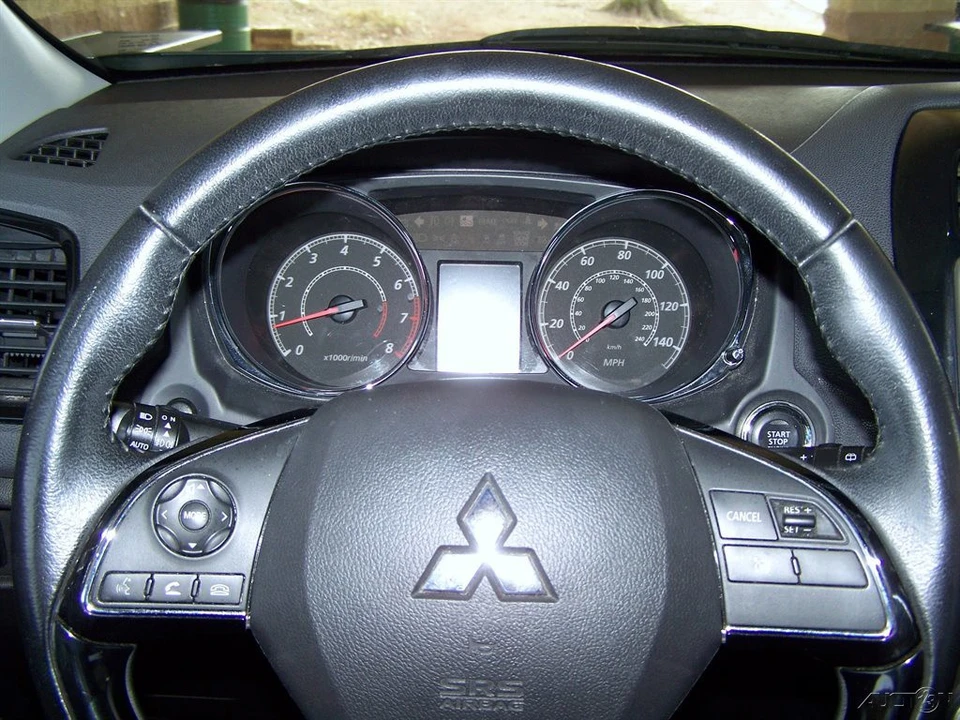 2021 Mitsubishi Outlander - Image 10 of 12