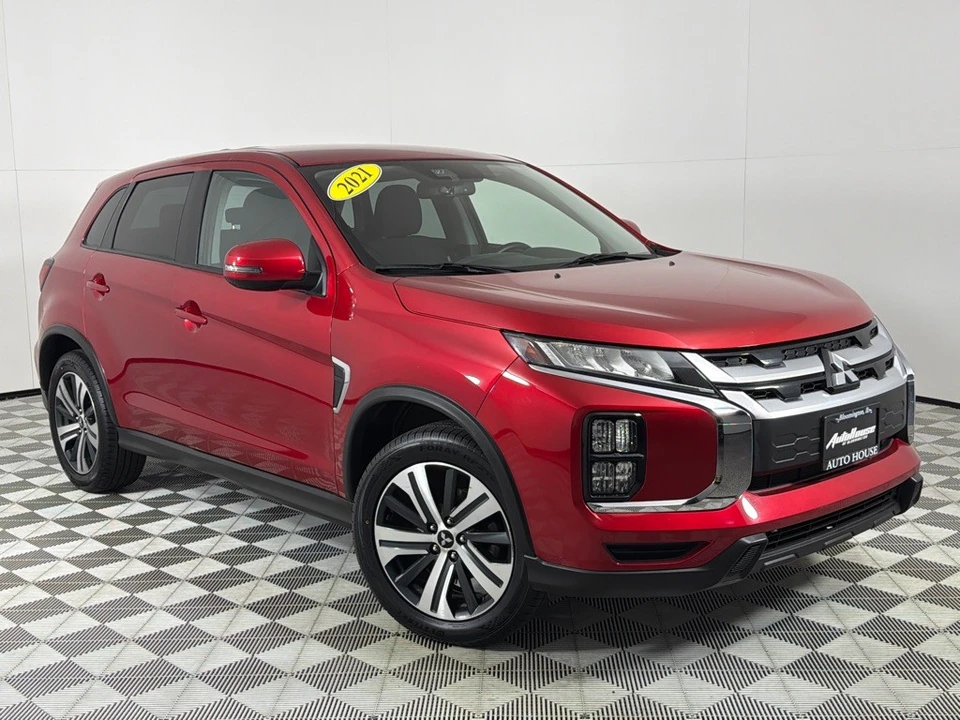2021 Mitsubishi Outlander - Image 2 of 21