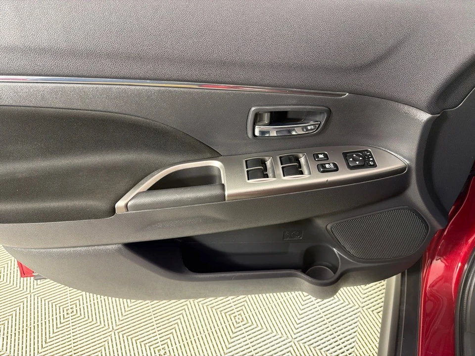 2021 Mitsubishi Outlander - Image 11 of 21