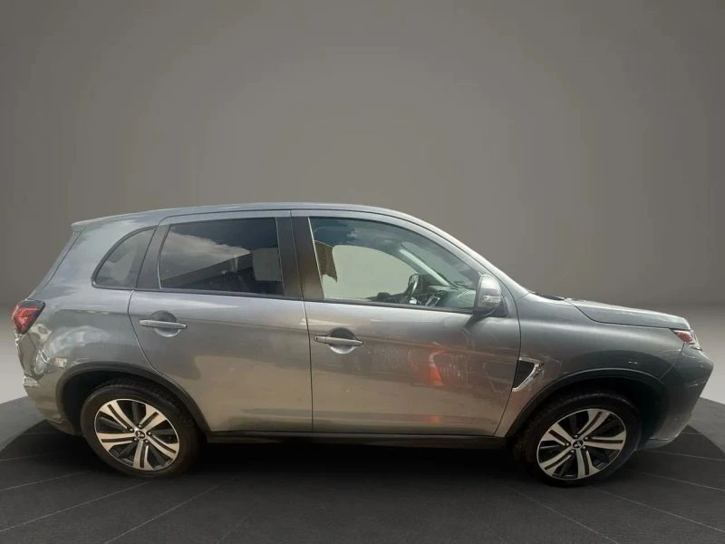 2021 Mitsubishi Outlander - Image 4 of 12