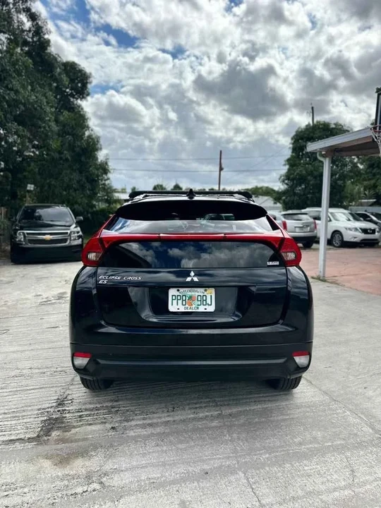 2021 Mitsubishi Eclipse Cross - Image 3 of 17