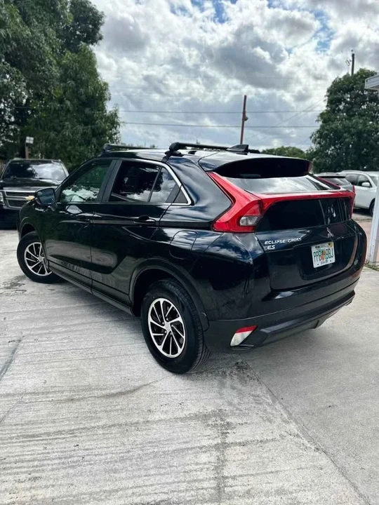 2021 Mitsubishi Eclipse Cross - Image 2 of 17