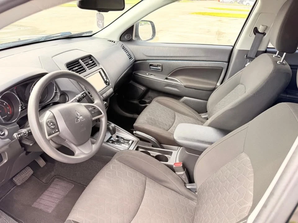 2021 Mitsubishi Outlander - Image 9 of 10