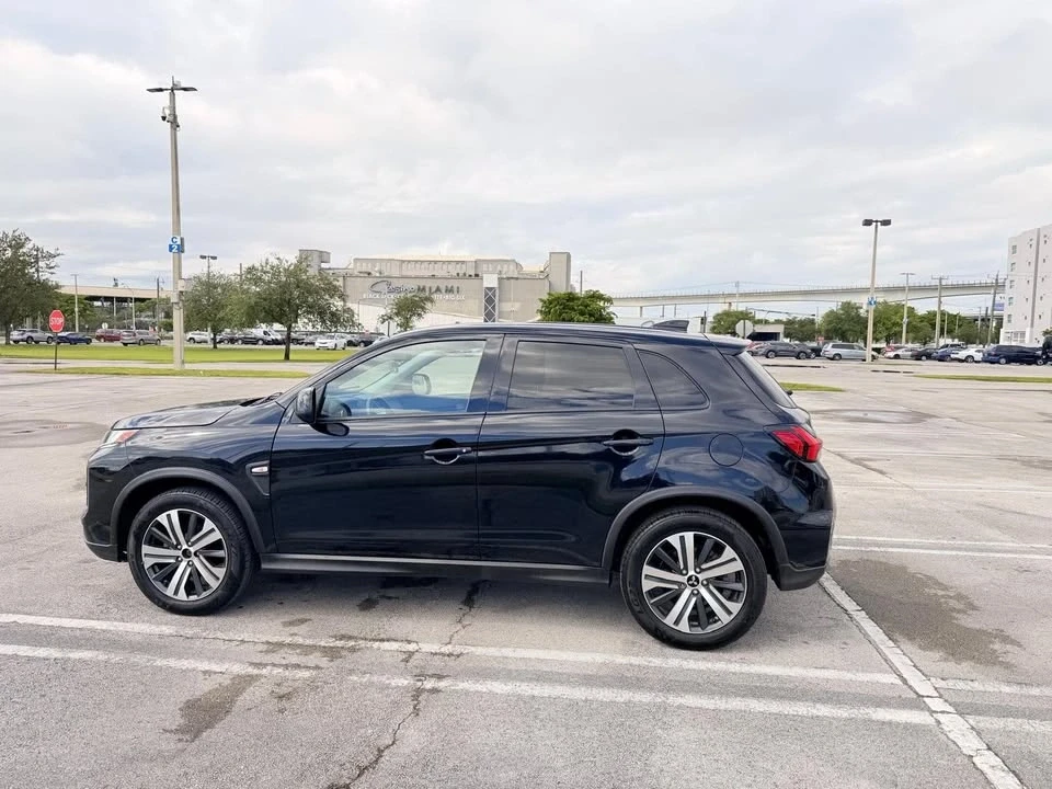 2021 Mitsubishi Outlander - Image 6 of 10