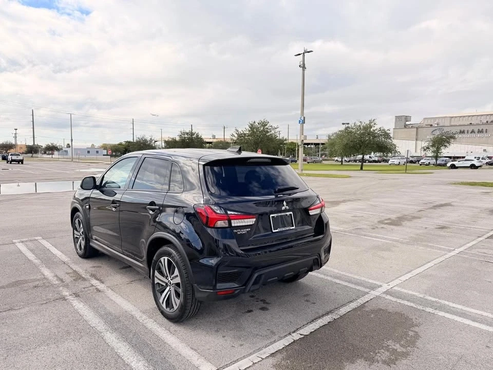 2021 Mitsubishi Outlander - Image 3 of 10