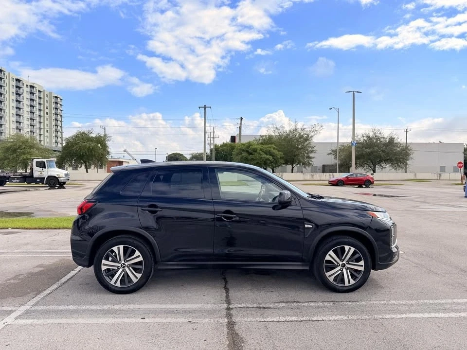 2021 Mitsubishi Outlander - Image 2 of 10