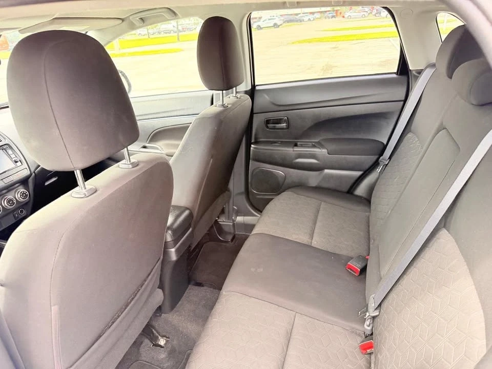 2021 Mitsubishi Outlander - Image 7 of 10