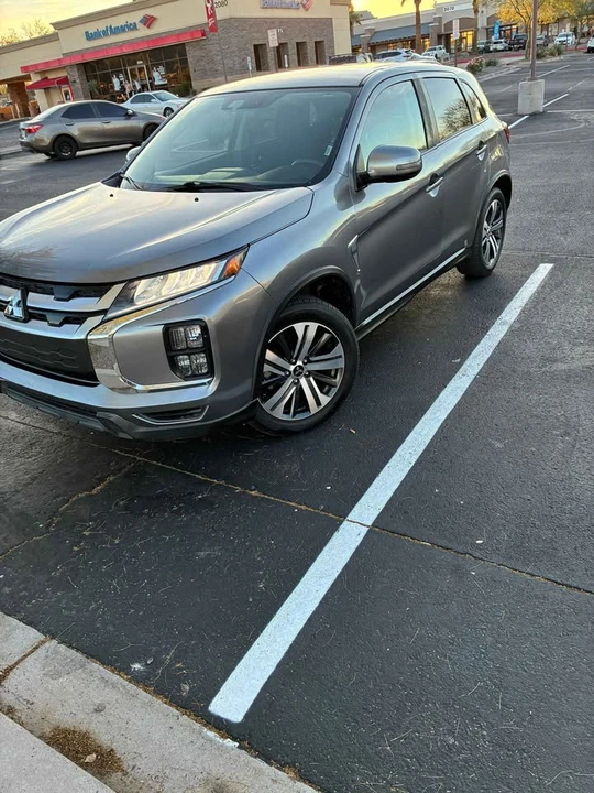 2021 Mitsubishi Outlander - Image 2 of 4
