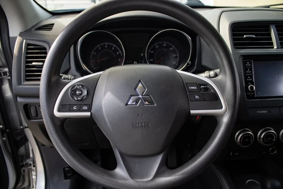 2021 Mitsubishi Outlander - Image 10 of 14