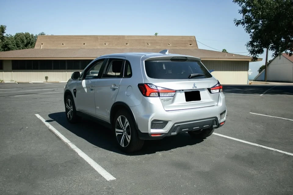 2021 Mitsubishi Outlander - Image 4 of 14