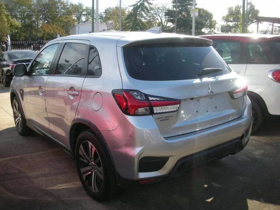 2021 Mitsubishi Outlander - Image 4 of 7
