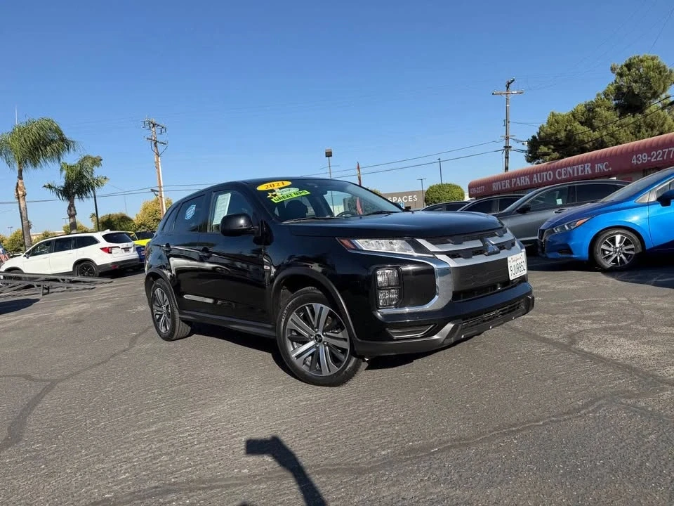 2021 Mitsubishi Outlander - Image 2 of 20