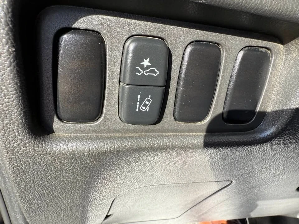 2021 Mitsubishi Outlander - Image 14 of 20