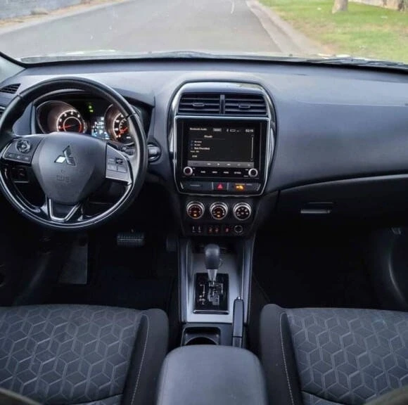 2021 Mitsubishi Outlander - Image 4 of 17