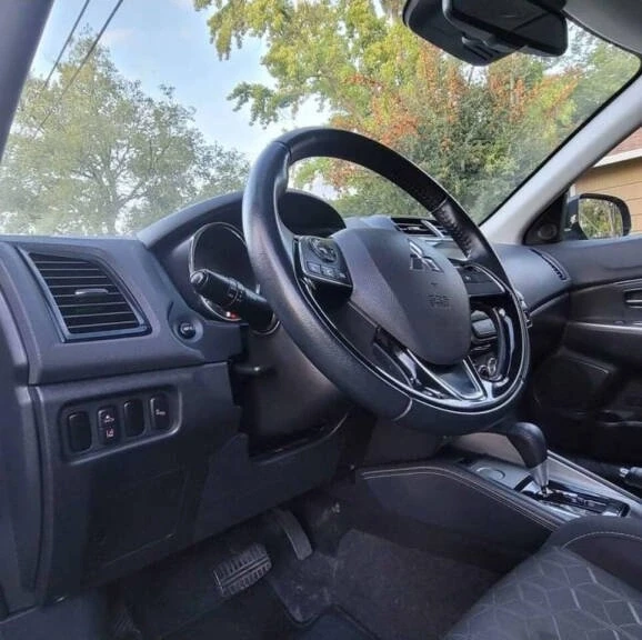 2021 Mitsubishi Outlander - Image 2 of 17