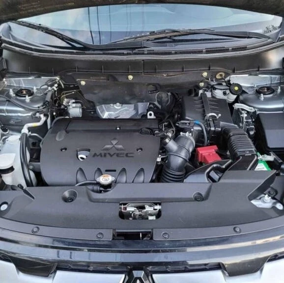 2021 Mitsubishi Outlander - Image 8 of 17