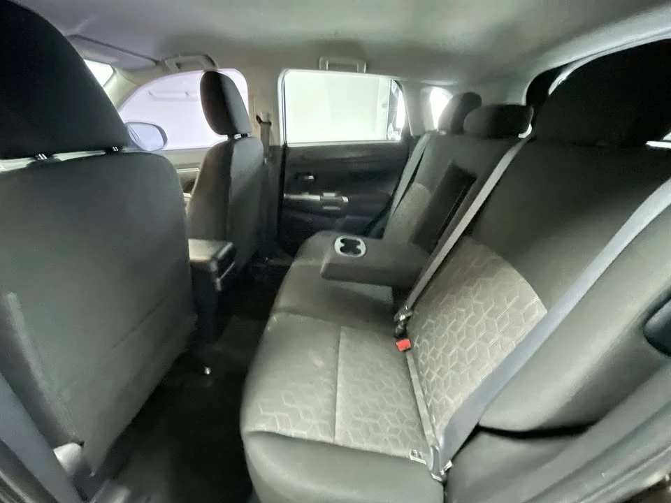 2021 Mitsubishi Outlander - Image 14 of 20