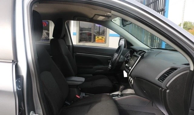 2021 Mitsubishi Outlander - Image 9 of 15