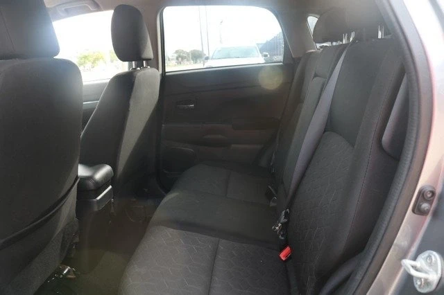 2021 Mitsubishi Outlander - Image 8 of 15