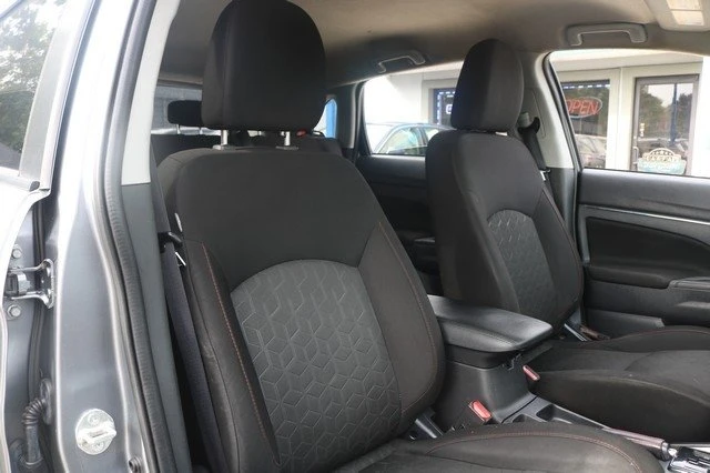 2021 Mitsubishi Outlander - Image 10 of 15