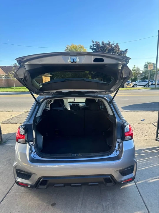 2021 Mitsubishi Outlander - Image 9 of 14