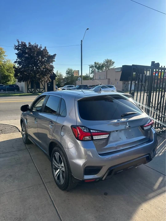 2021 Mitsubishi Outlander - Image 10 of 14