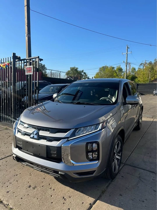 2021 Mitsubishi Outlander - Image 2 of 14