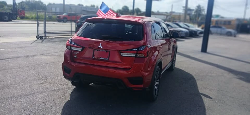 2021 Mitsubishi Outlander - Image 5 of 10
