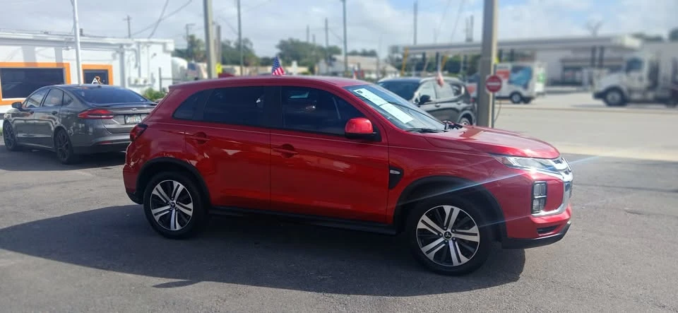 2021 Mitsubishi Outlander - Image 4 of 10