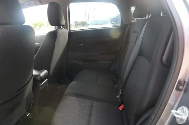 2021 Mitsubishi Outlander - Image 8 of 15