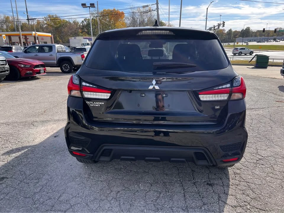 2021 Mitsubishi Outlander - Image 4 of 13