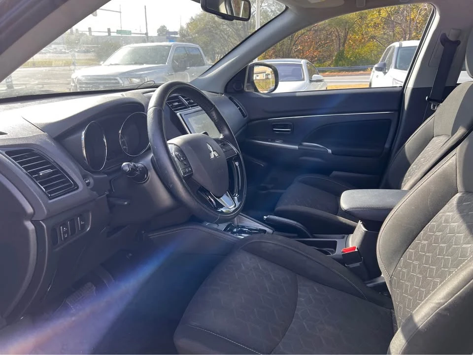 2021 Mitsubishi Outlander - Image 8 of 13