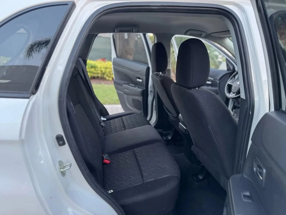 2021 Mitsubishi Outlander - Image 17 of 20