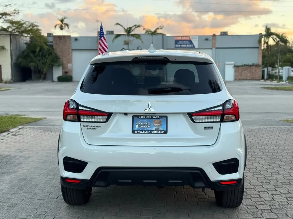 2021 Mitsubishi Outlander - Image 9 of 20