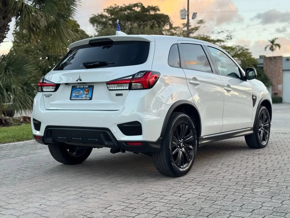 2021 Mitsubishi Outlander - Image 8 of 20
