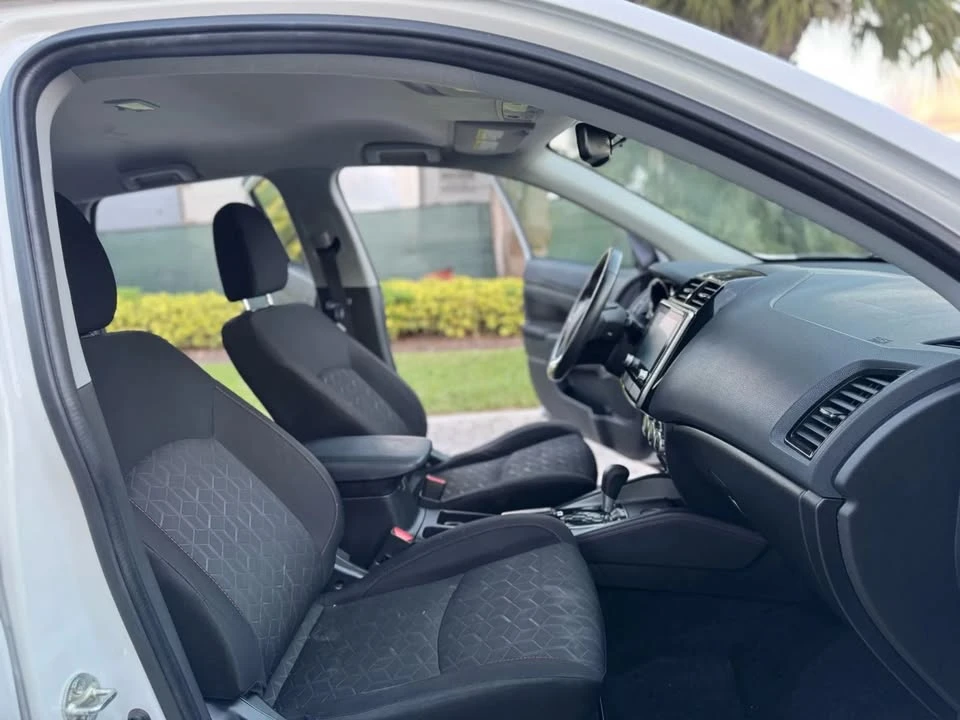 2021 Mitsubishi Outlander - Image 14 of 20