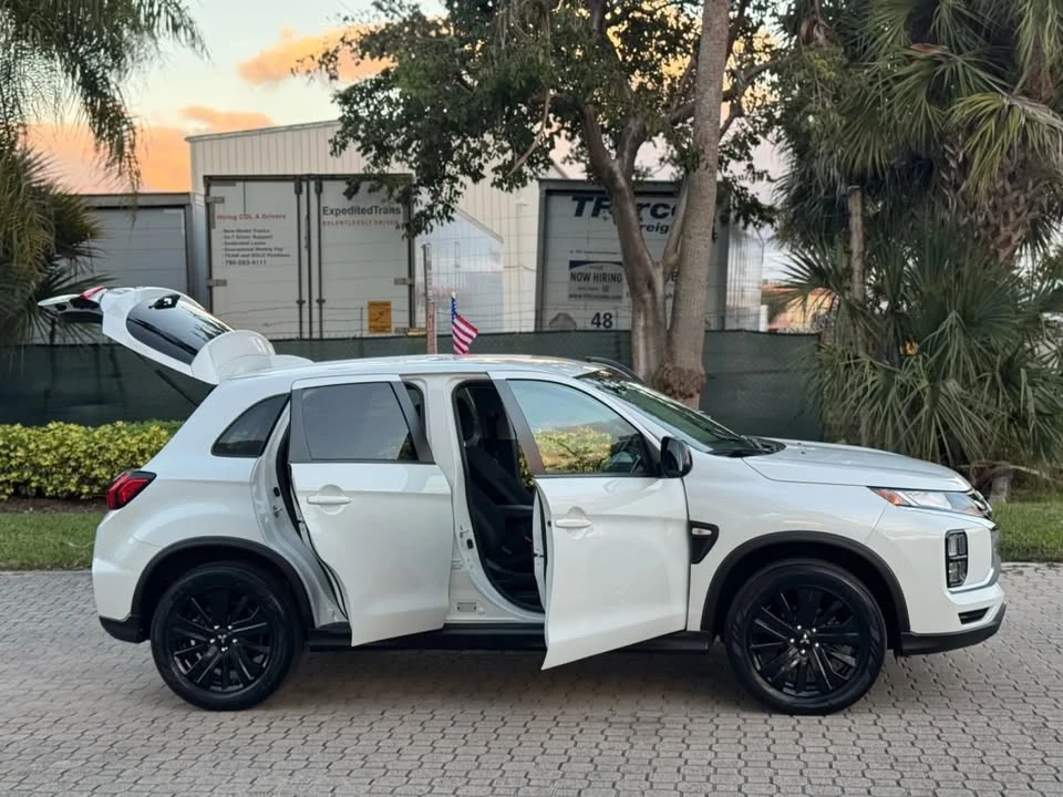 2021 Mitsubishi Outlander - Image 10 of 20